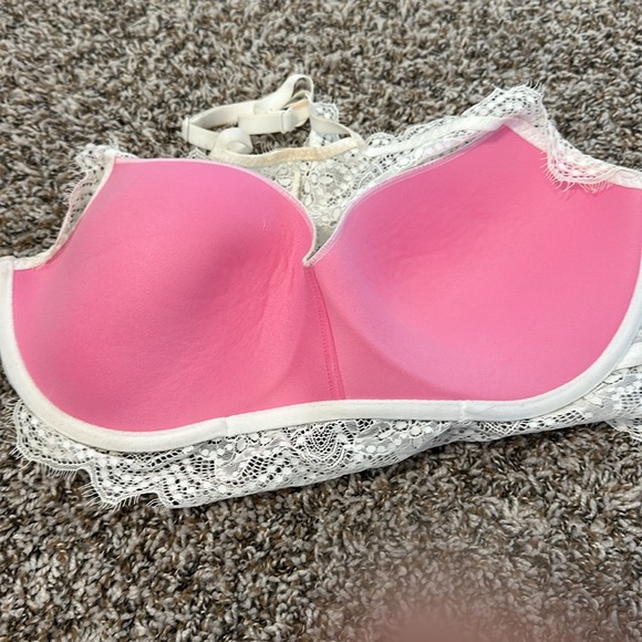 Vs pink lace bras 2 - Picture 10 of 10